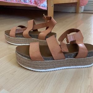 LIKE NEW TAN ESPADRILLES